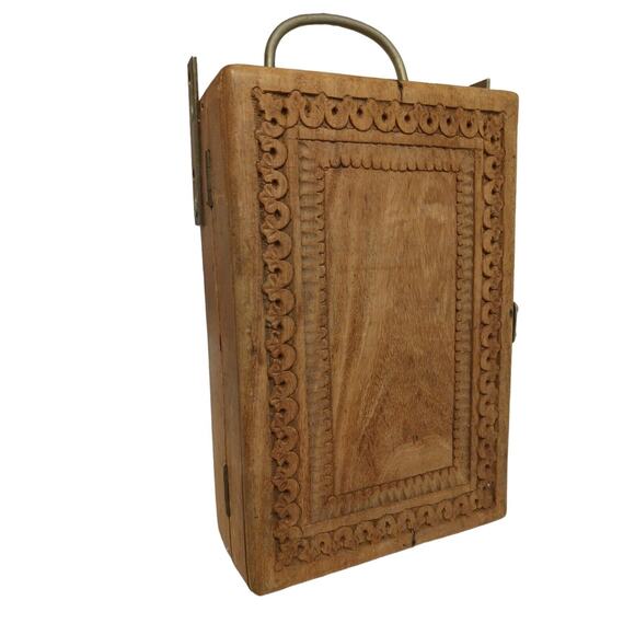 Vintage Cigar Box RARE HAND CARVED Cedar Wood Brass Handle SLOTTED Compartments - Picture 2 of 16